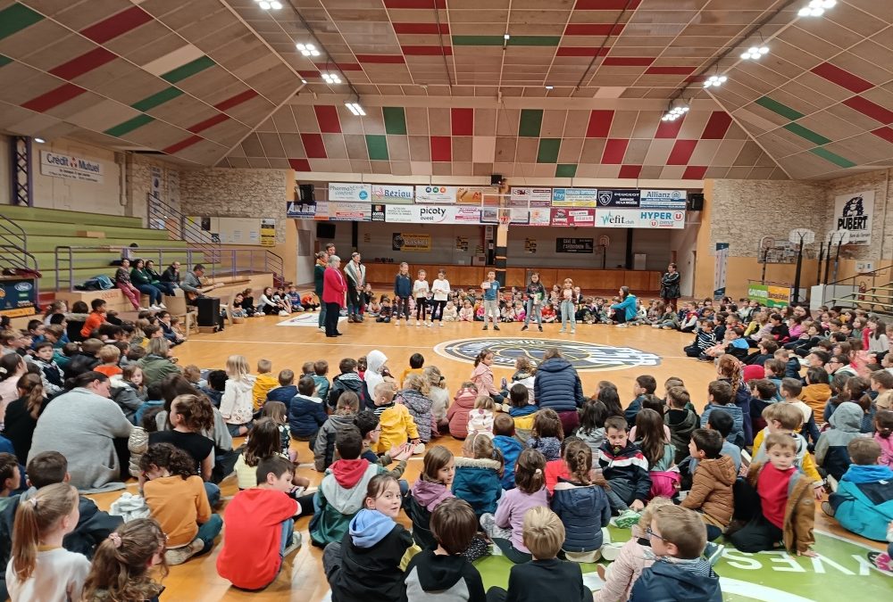 Rassemblement pour le lancement du thème et l’accueil des catéchistes.